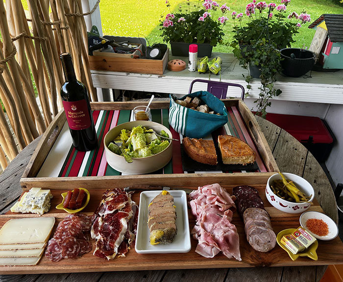 Paleta mixte servie à l'hébergement ou sur la terrasse privative